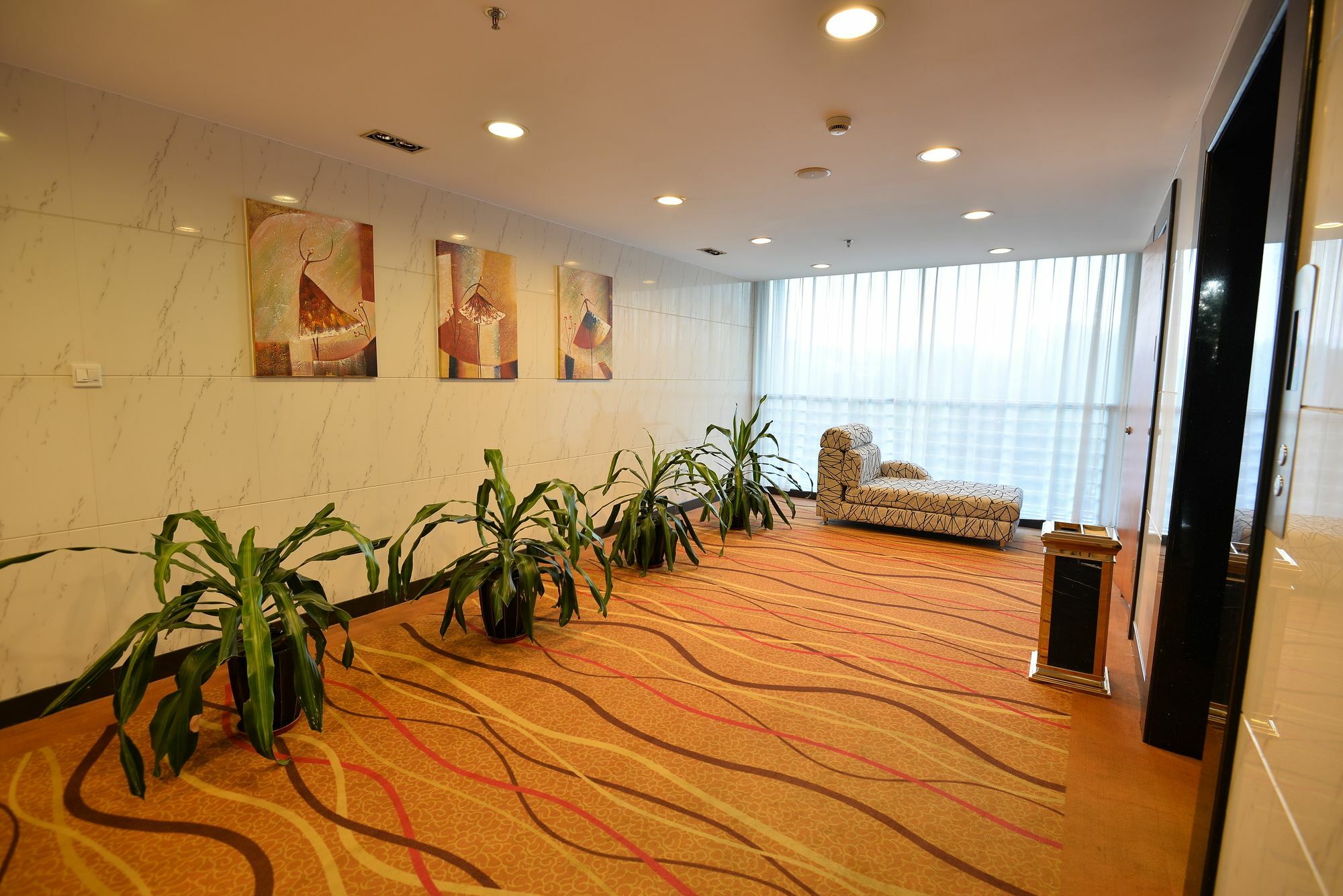 Joyful Yard Hotel-free Shuttle Bus To Pudong Airport And Disneyland Hotel Shanghai