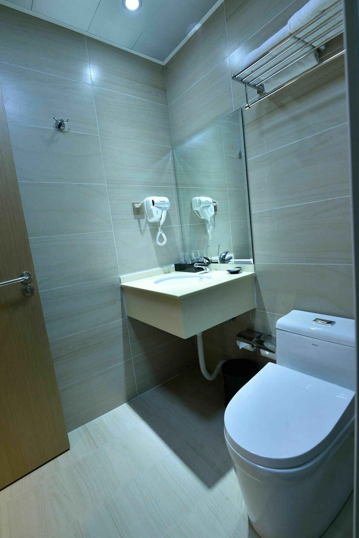Joyful Yard Hotel-free Shuttle Bus To Pudong Airport And Disneyland 3*