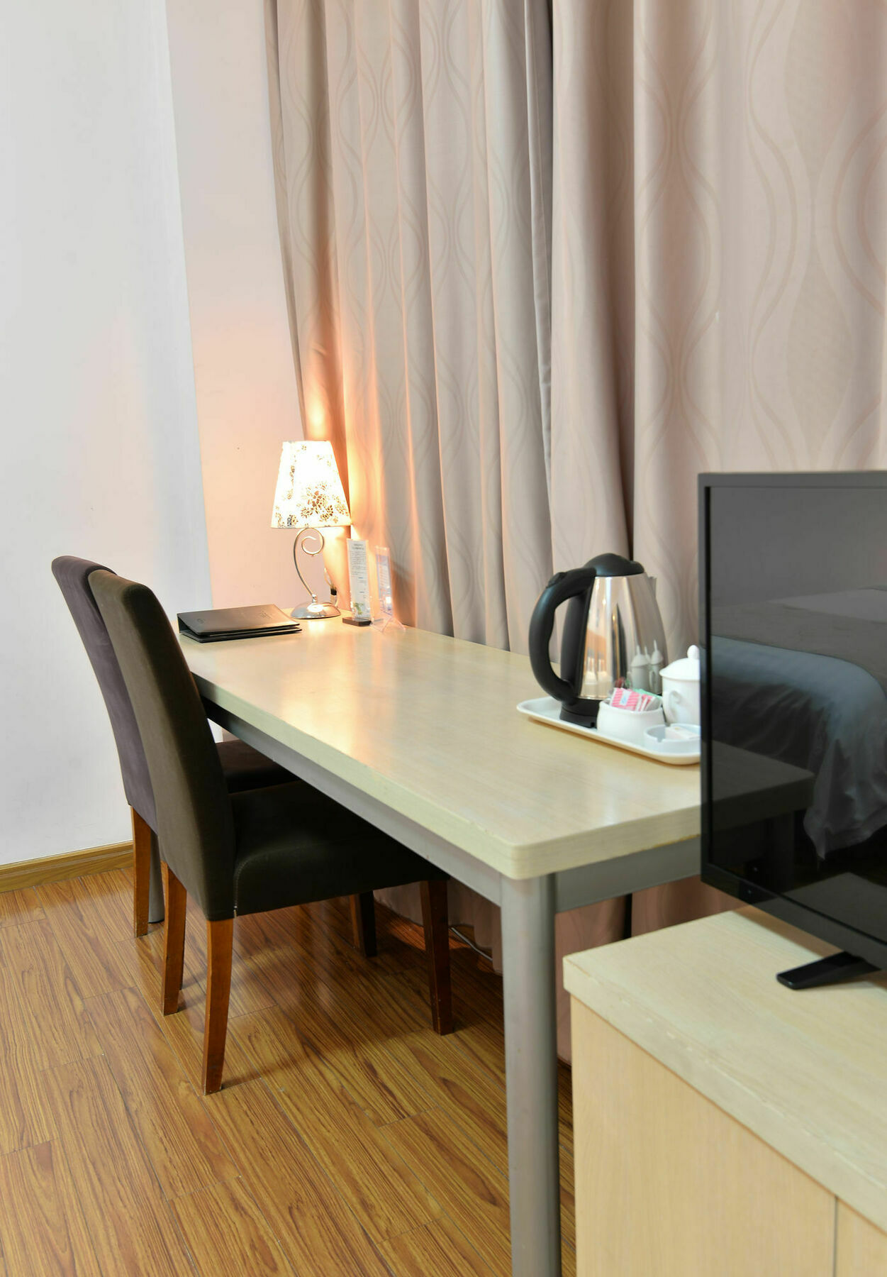 Joyful Yard Hotel-free Shuttle Bus To Pudong Airport And Disneyland Hotel