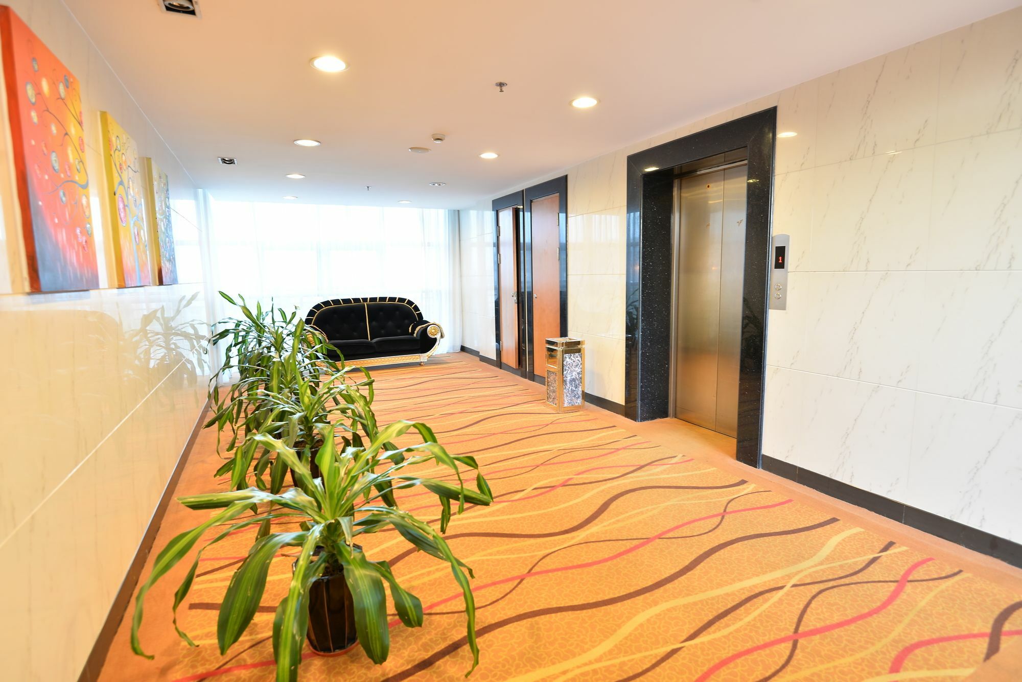 Joyful Yard Hotel-free Shuttle Bus To Pudong Airport And Disneyland Hotel
