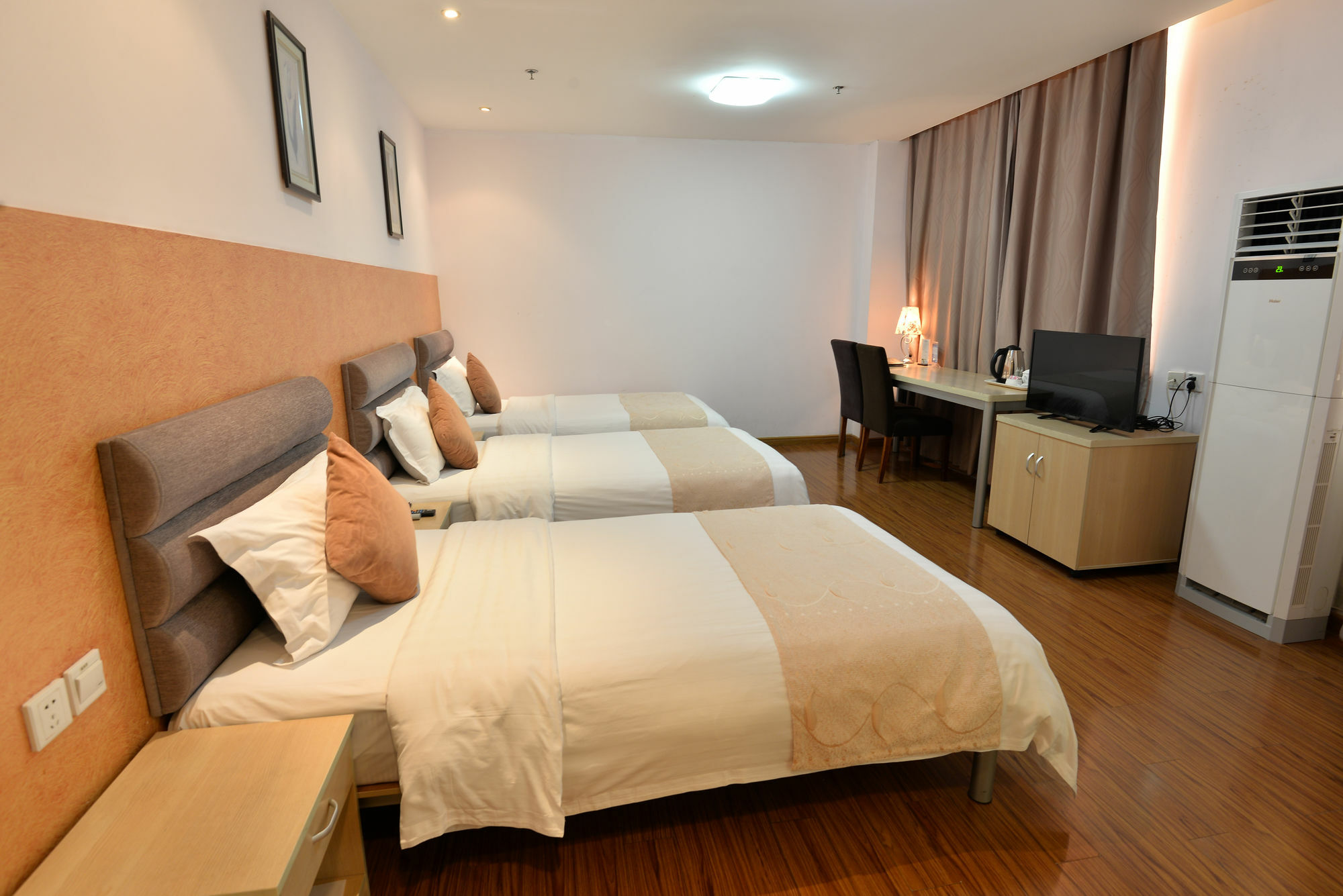 Joyful Yard Hotel-free Shuttle Bus To Pudong Airport And Disneyland Hotel Shanghai