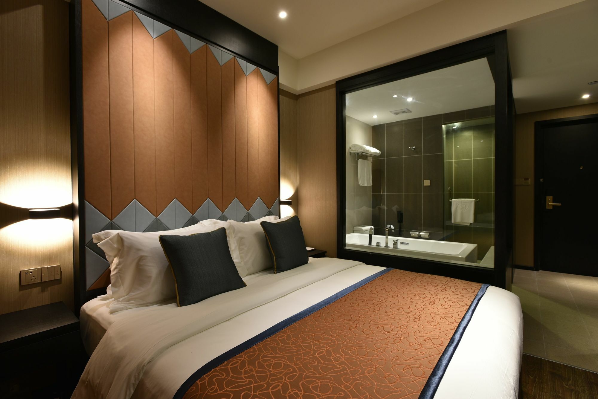 Shanghai-deco Hotel-free Shuttle Bus To Pudong Airport And Disneyland Hotel
