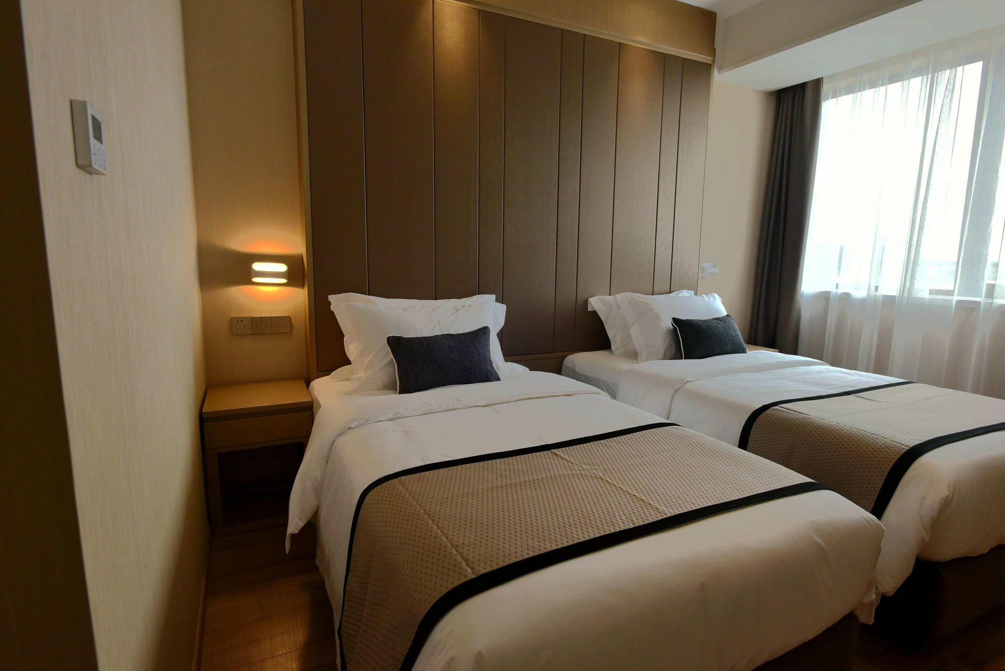 Hotel Shanghai-deco Hotel-free Shuttle Bus To Pudong Airport And Disneyland 4*