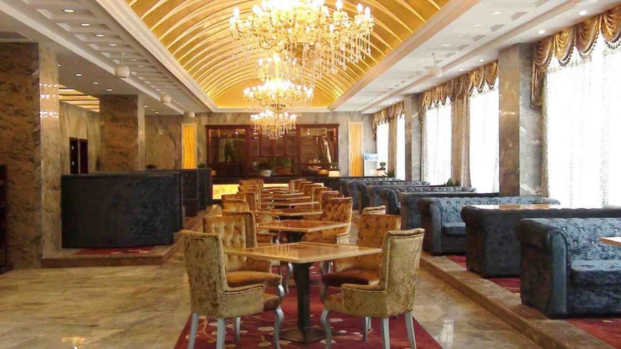 Mercure Hongqiao Airport Qixin Hotel