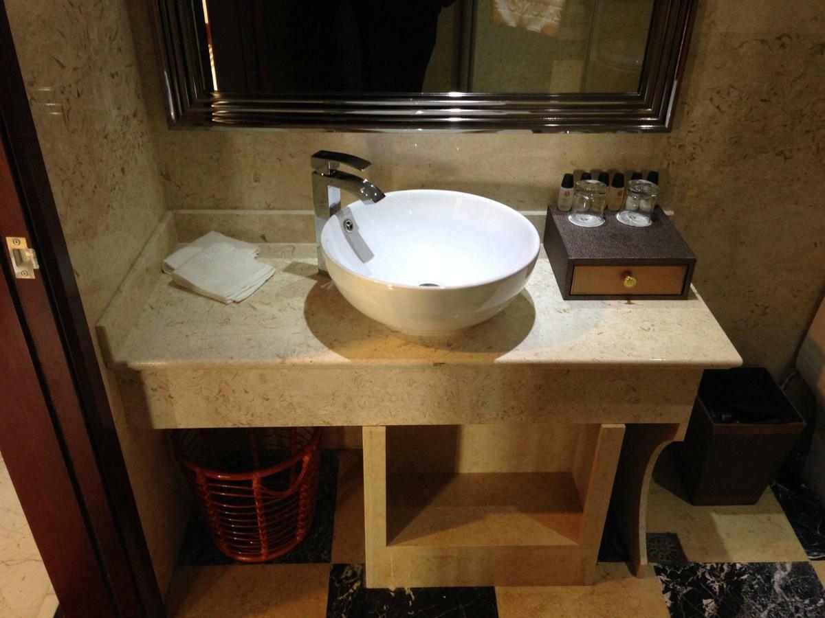 Mercure Hongqiao Airport Qixin Hotel Shanghai