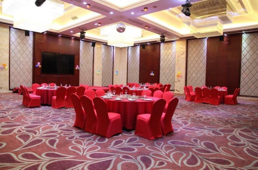 Hotel Mercure Hongqiao Airport Qixin 4*