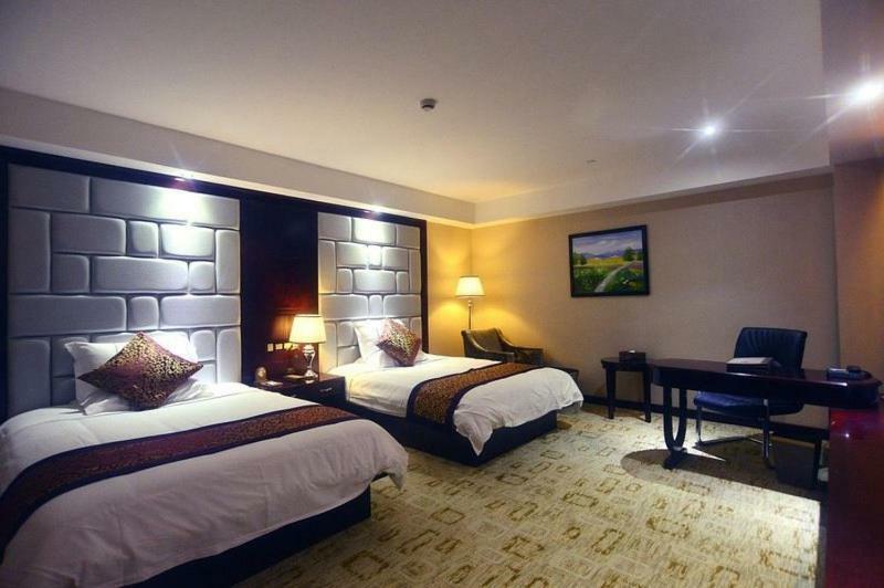 Mercure Hongqiao Airport Qixin Hotel 4*