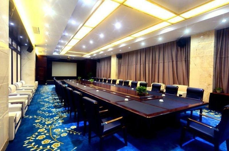 Hotel Mercure Hongqiao Airport Qixin 4*