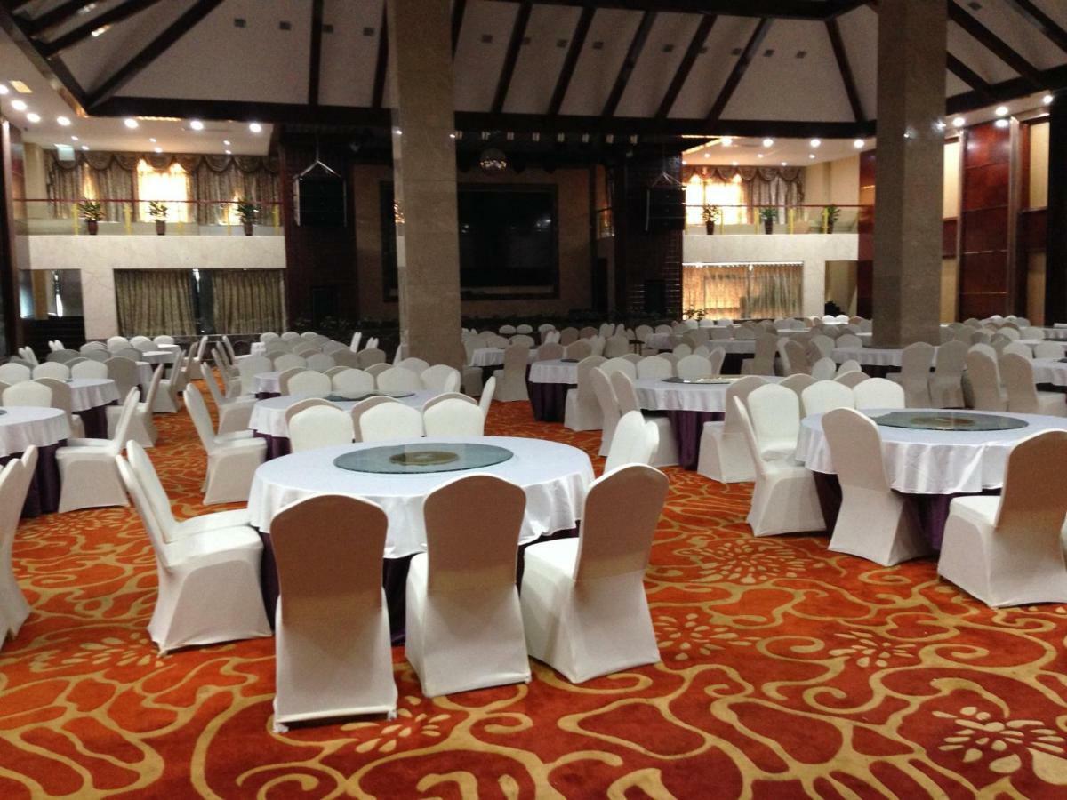Hotel Mercure Hongqiao Airport Qixin 4*