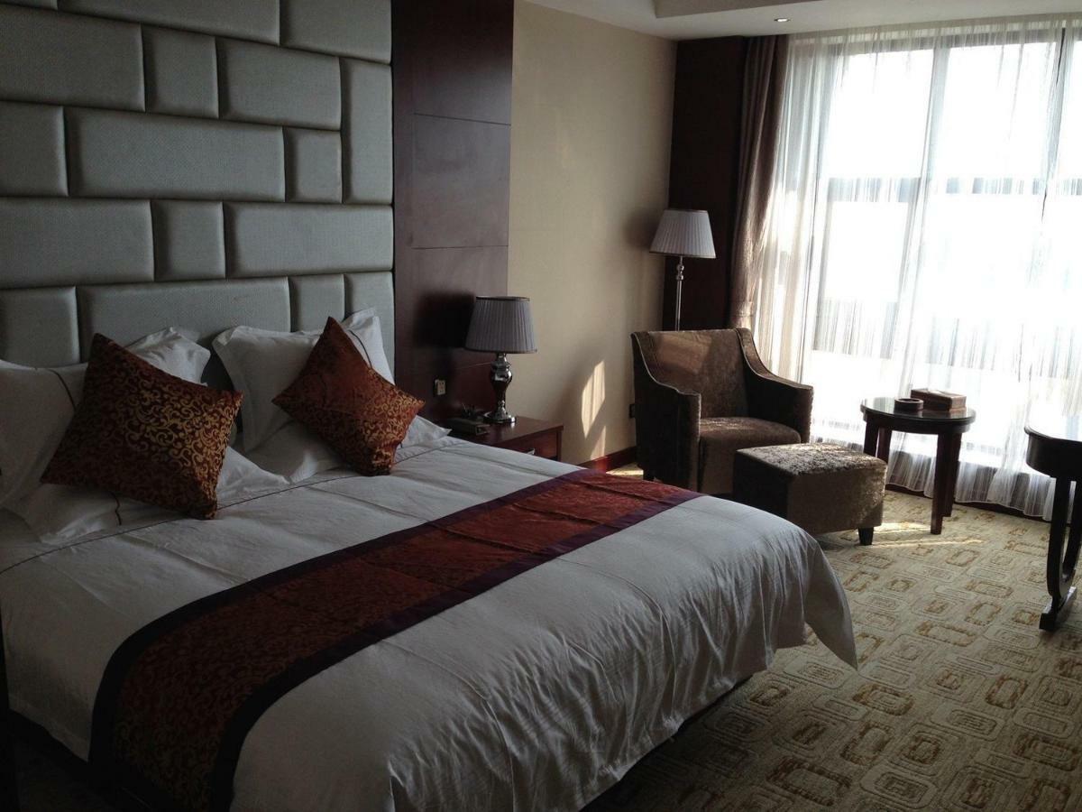Mercure Hongqiao Airport Qixin 4*