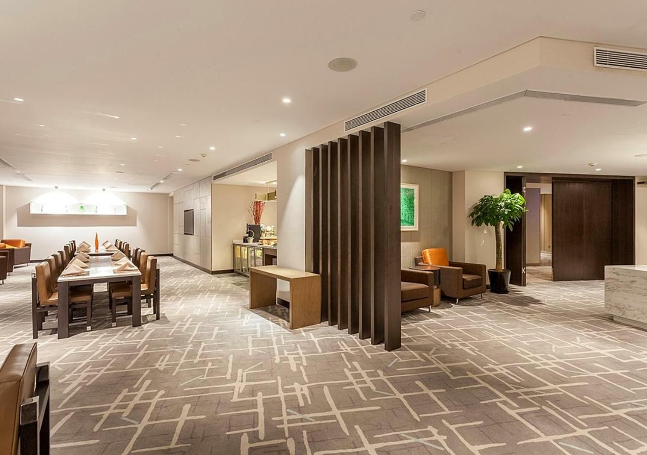 Radisson Exhibition Center Hotel