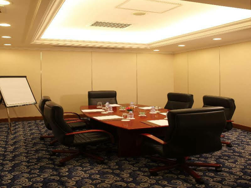 Holiday Nanjing Road By Ihg