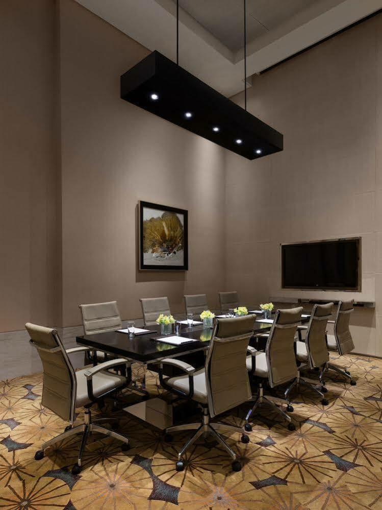 Hotel Marriott Pudong East - Only A 30 Minute Drive From Disney