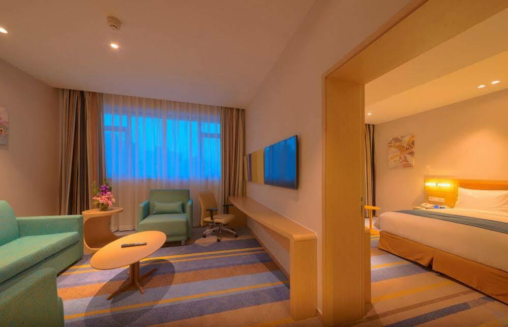 Express Zhenping By Ihg Otel Şanghay