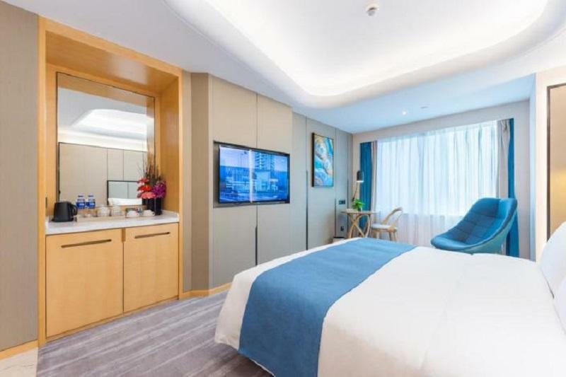 Howard Johnson Leonora Plaza Hotel 5*