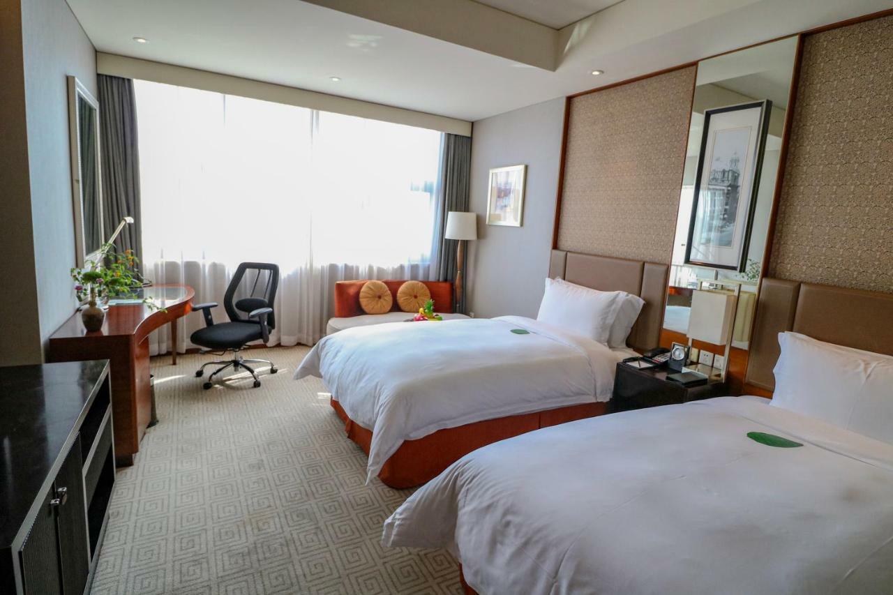 Howard Johnson Caida Plaza 5*