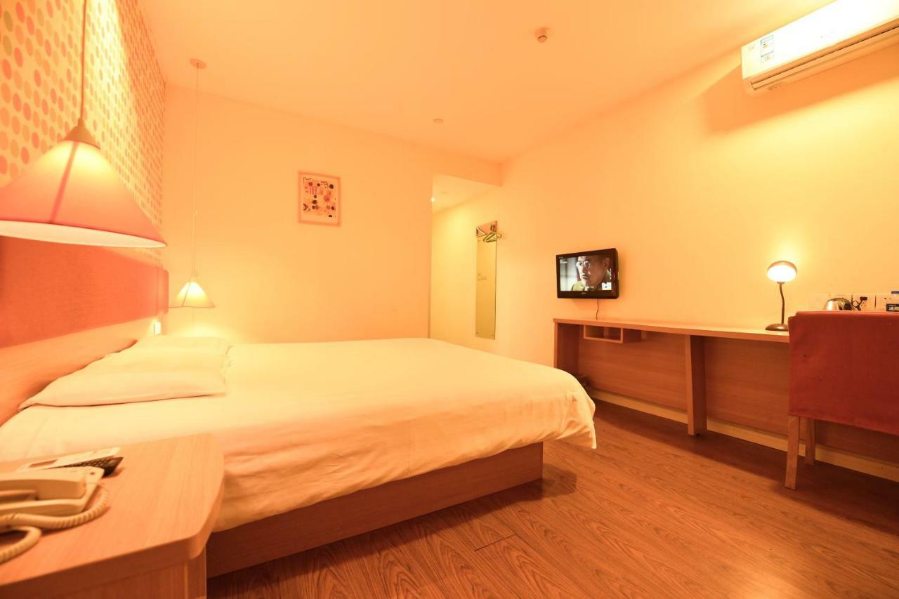 Lujiazui Babaiban Hotel 2*