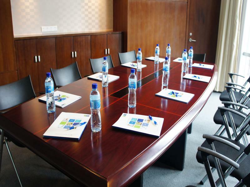 Hotel Holiday Express Jinqiao Central By Ihg 3*