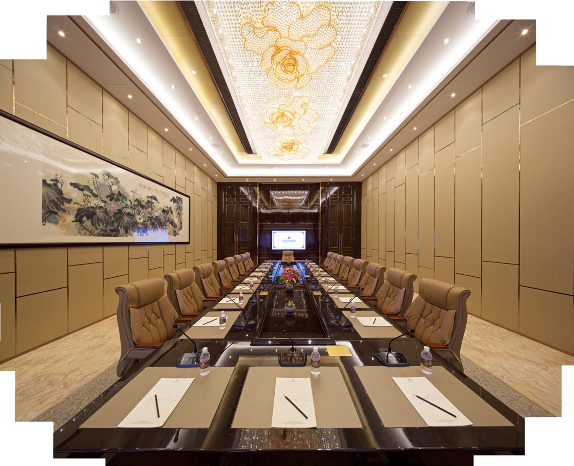 Royal Garden Shanghai-free Shuttle To And From & Pvg & Close Metro Line2 Easy To Sha New Expo 5*