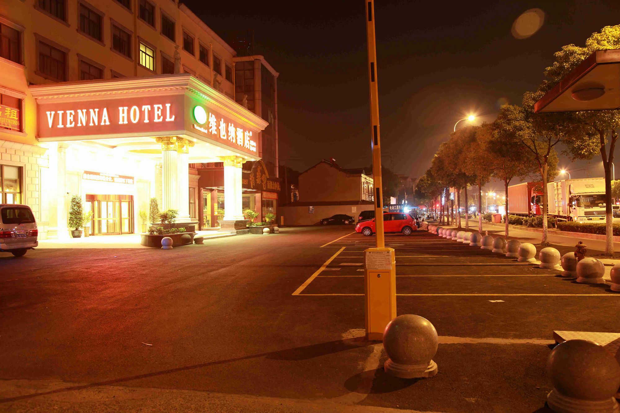 Vienna Pudong Airport Chenyang Rd Hotel 3*