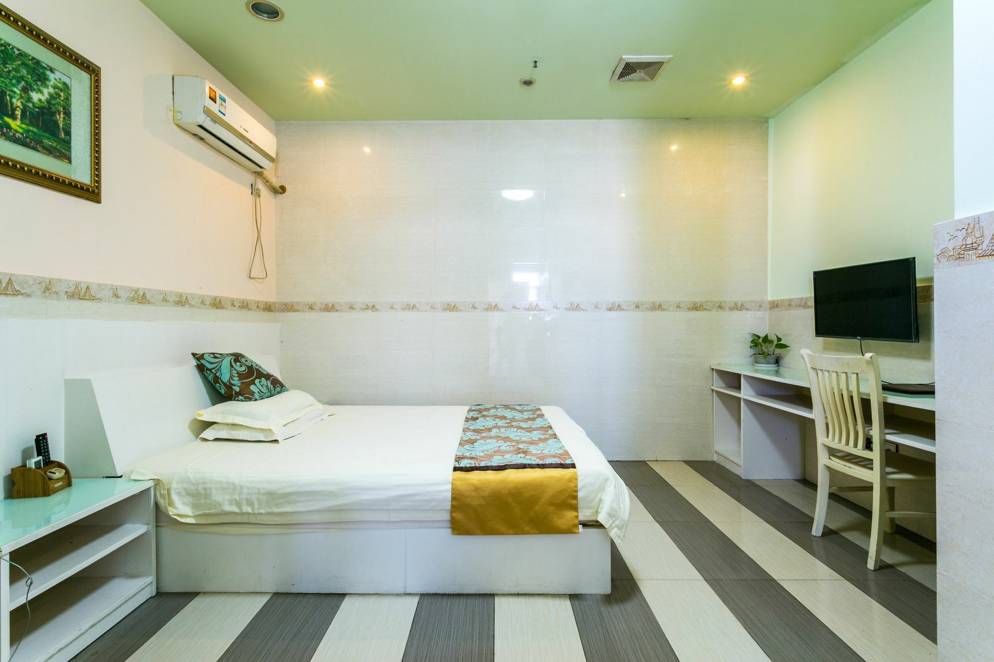 Blue House - Pudong International Airport Hotel