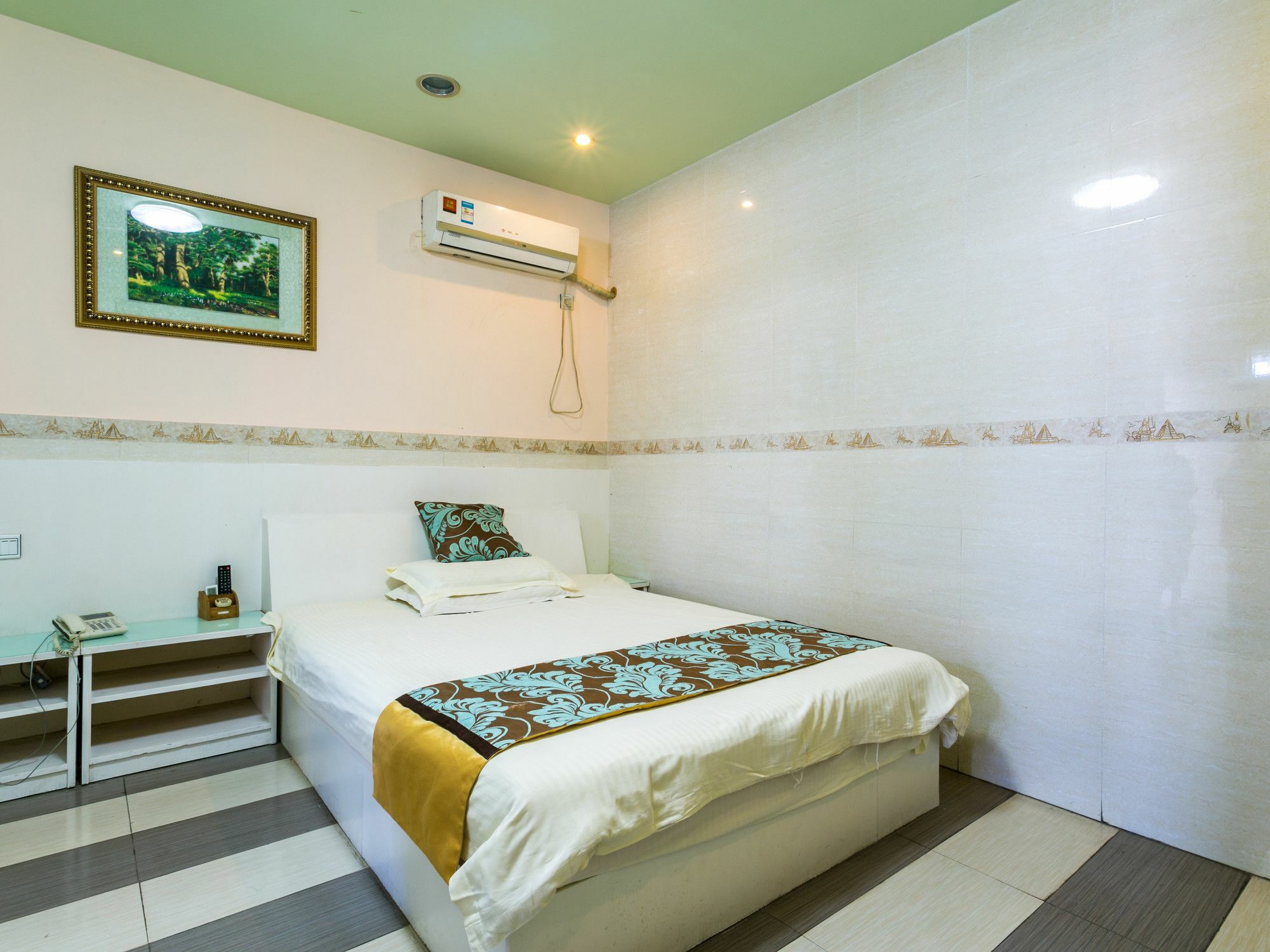 Blue House - Pudong International Airport 3*