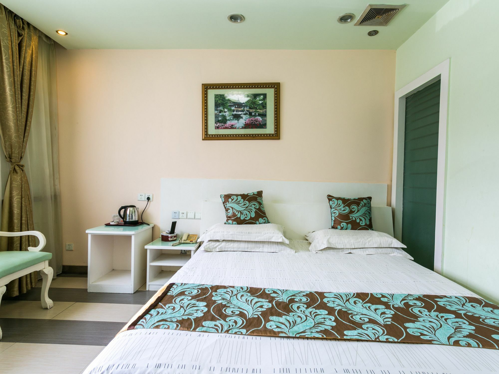 Hotel Blue House - Pudong International Airport 3*