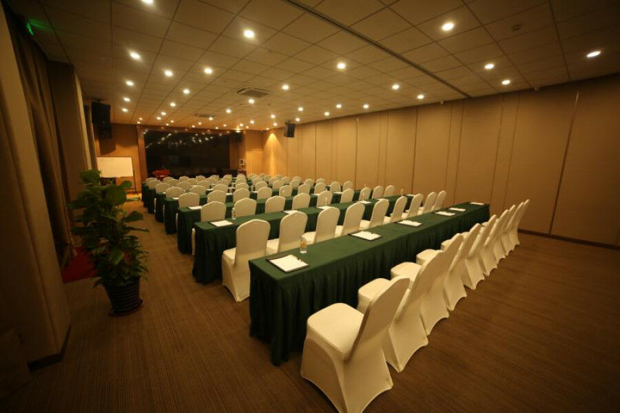 Metropolo Jinjiang Hongqiao National Exhibition Center Hotel 4*