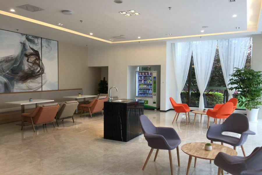 Berkesy Pujiang 4*
