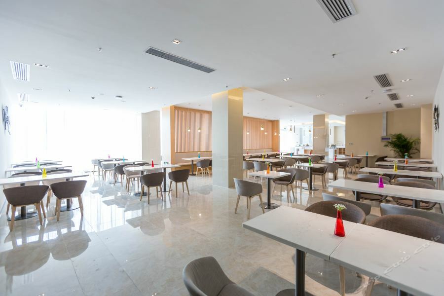 Hotel Berkesy Pujiang 4*