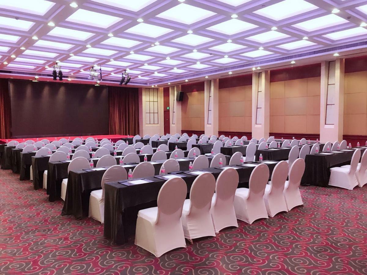 Hotel Parkline Century Park 5*