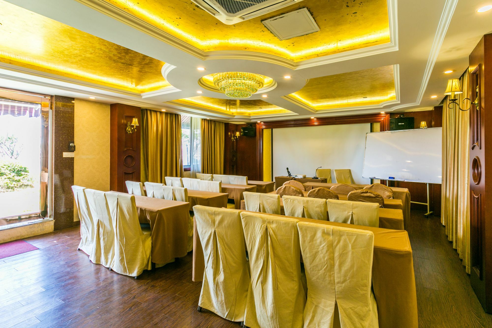 Hotel Vienna Hongqiao Airport Wanda Plaza 3*