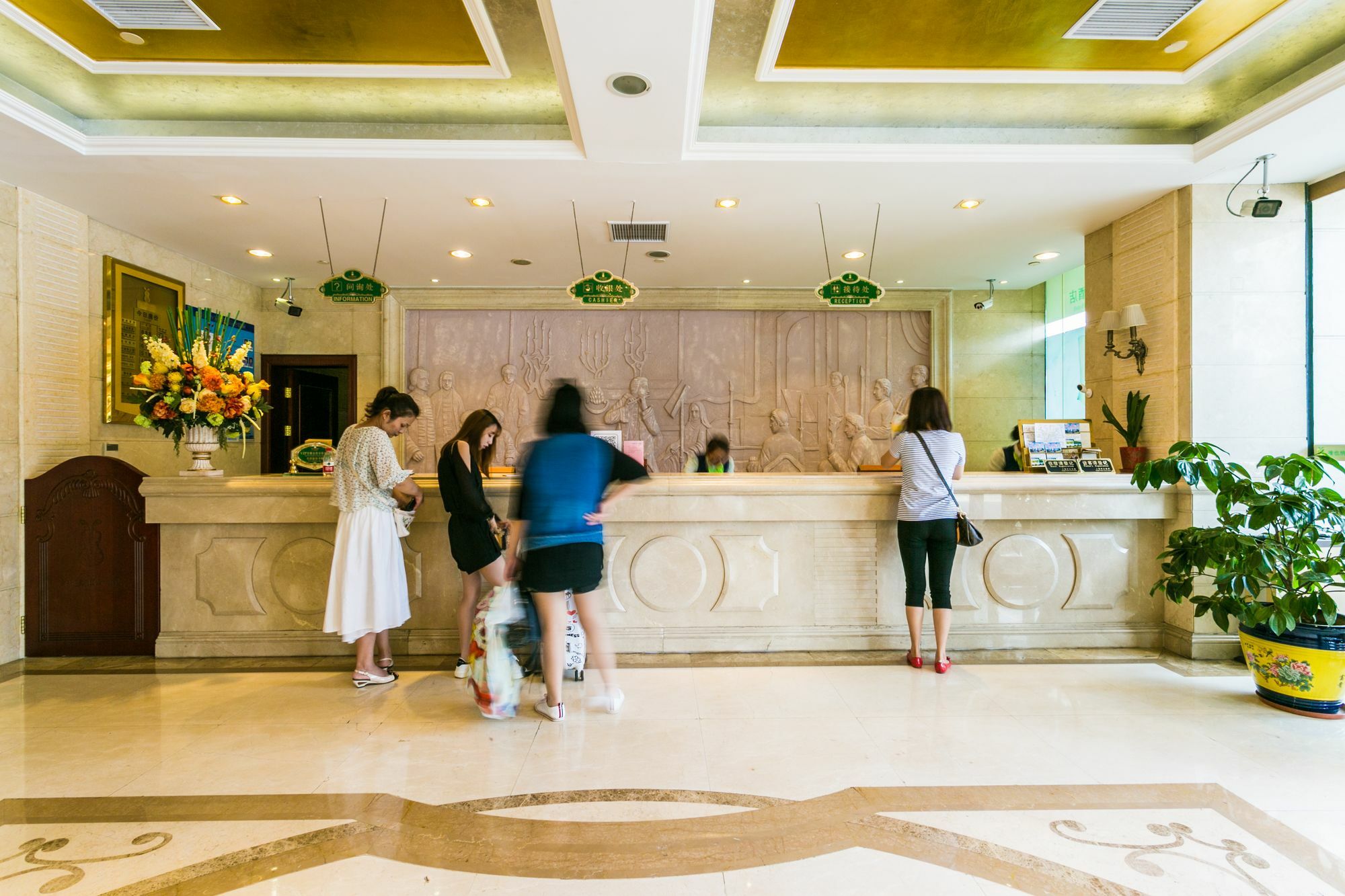 Vienna Hongqiao Airport Wanda Plaza 3*