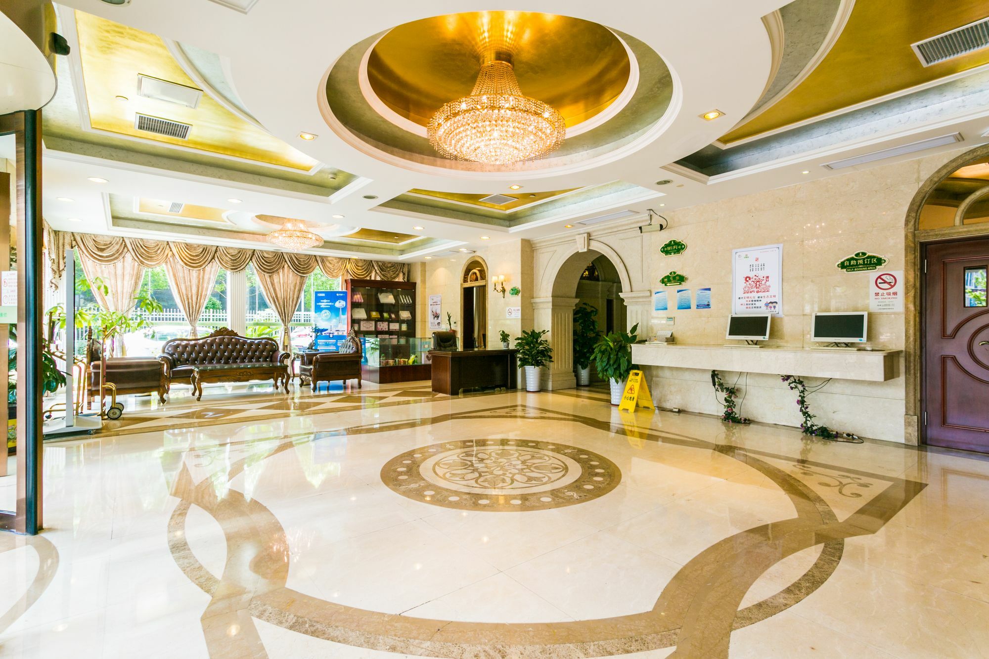 Vienna Hongqiao Airport Wanda Plaza Hotel 3*
