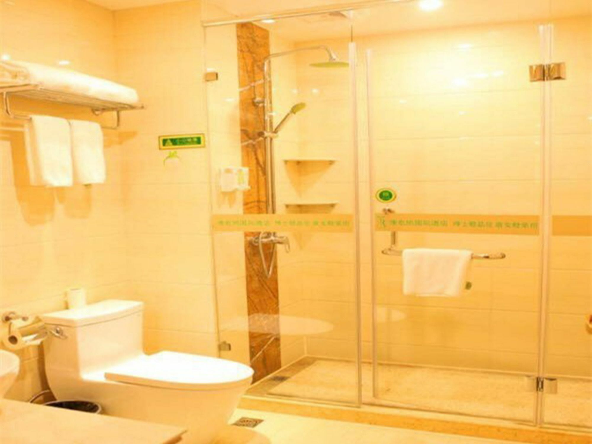 Vienna Hongqiao Airport Wanda Plaza 3*