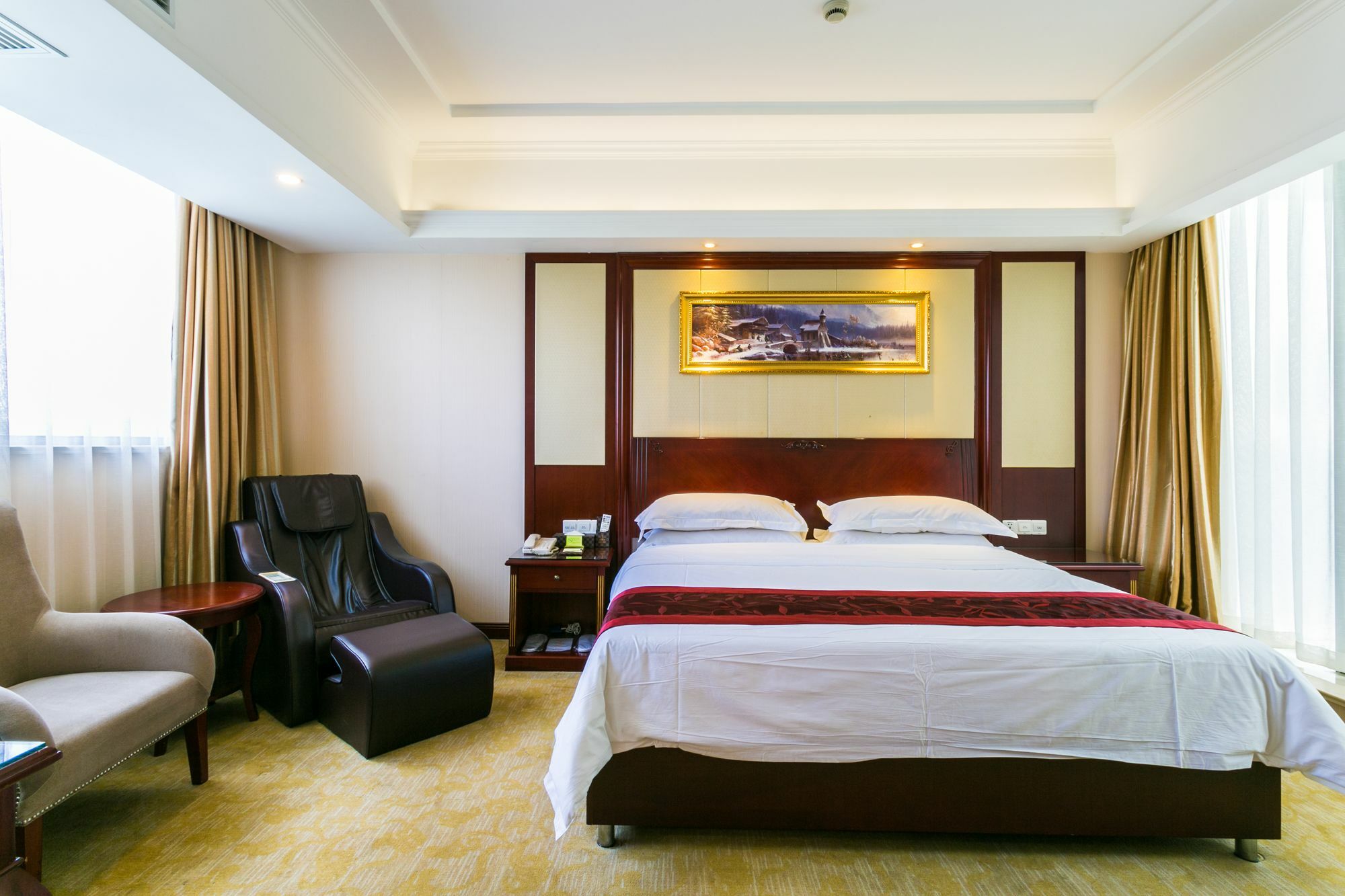Vienna Hongqiao Airport Wanda Plaza Hotel 3*