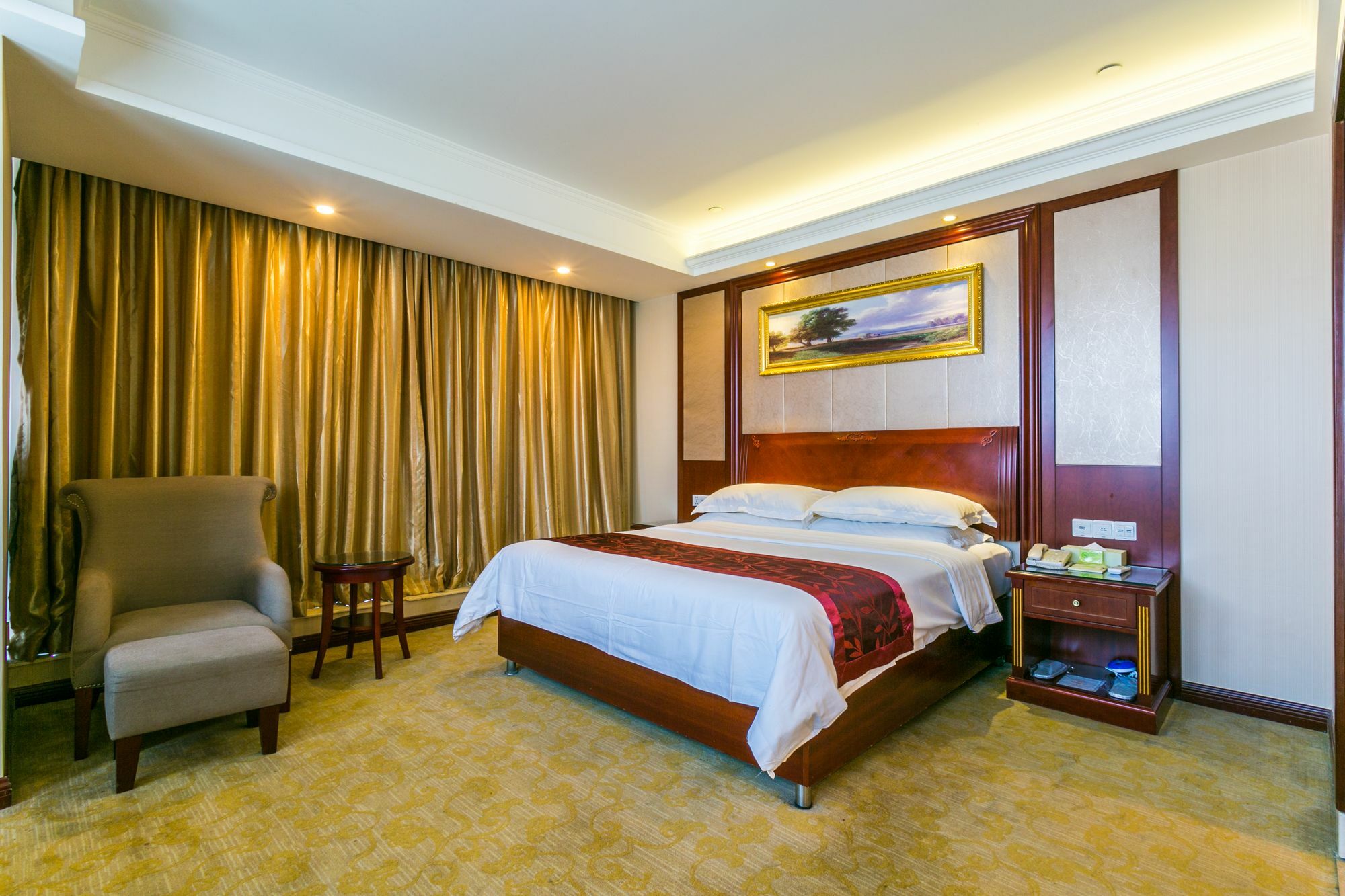 Vienna Hongqiao Airport Wanda Plaza