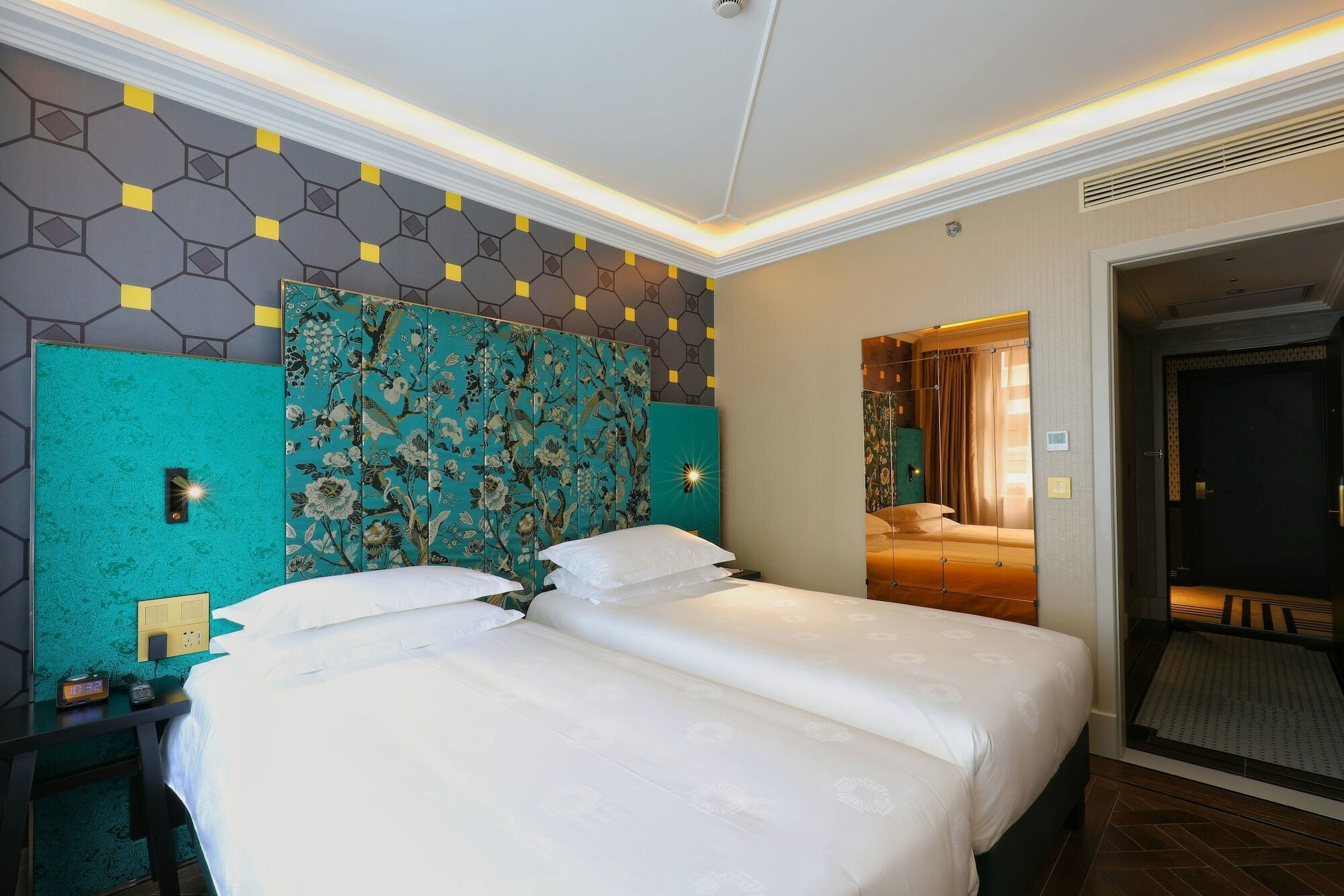 Hotel Jinjiang Metropolo Xintiandi 3*