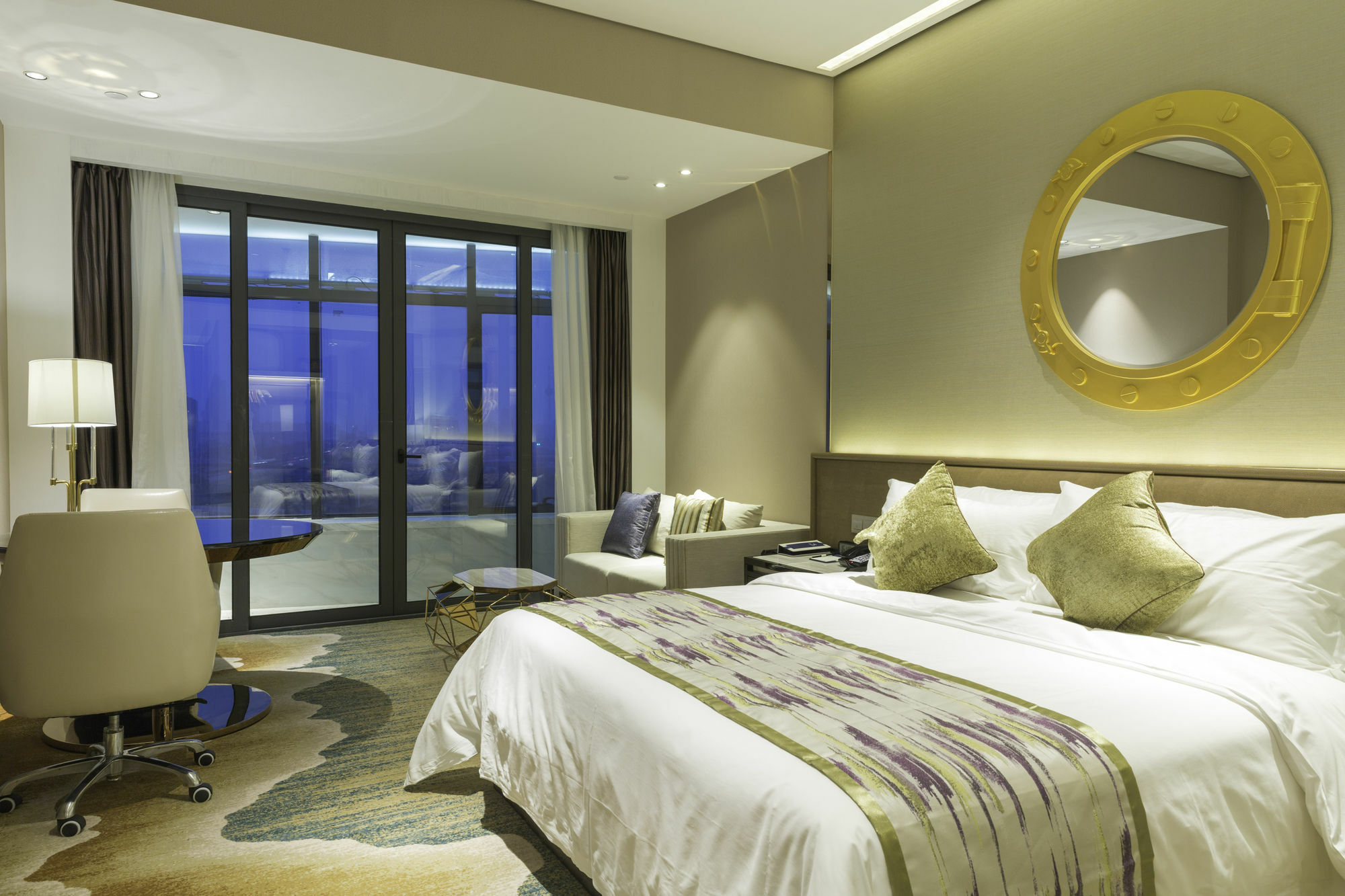 Hotel Ship