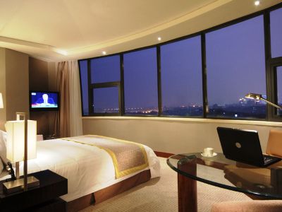 Hotel Howard Johnson Caida Plaza 5*