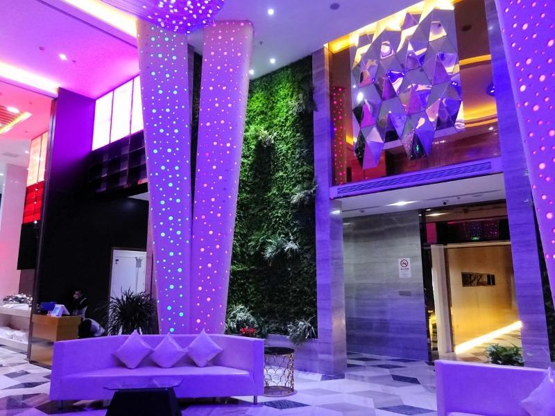Hotel & 4*
