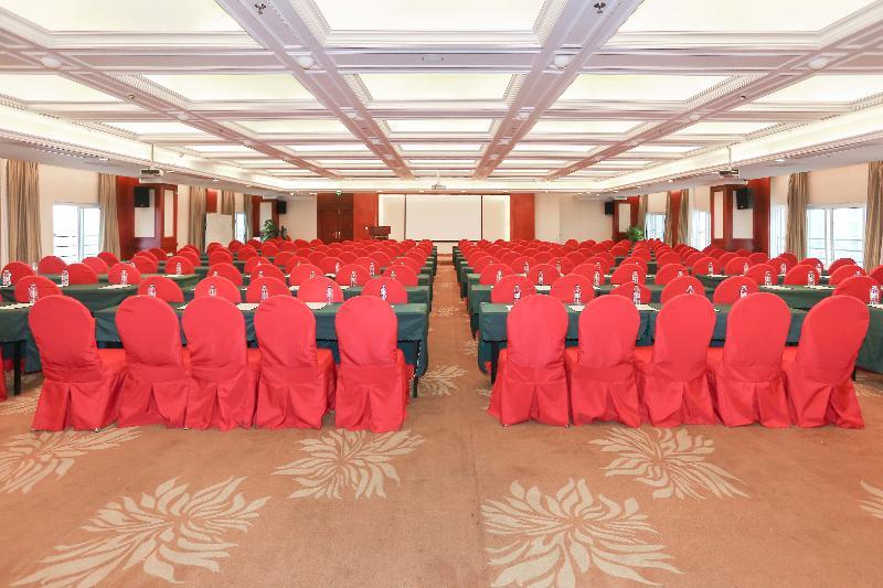 Hotel Vienna International Hongqiao Hub Caoan Road Hop 4*