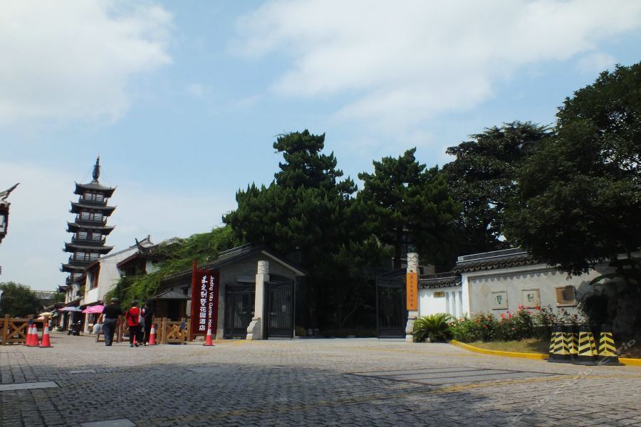 Hotel Jiading Garden 4*