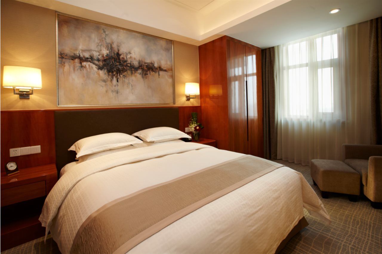 Ramada Plaza Pudong Airport - A Journey Starts At The Pvg Airport 4*