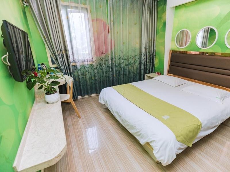 Hotel Greentree Fudan Wujiaochang Metro Station 3*