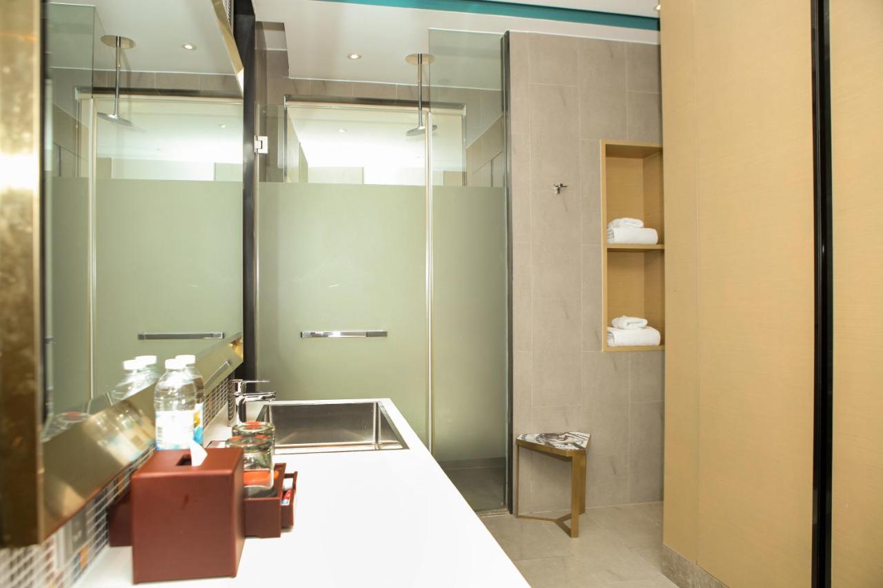 Hotel Minimax Premier Hongqiao 5*