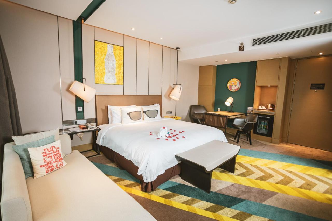 Hotel Minimax Premier Hongqiao 5*