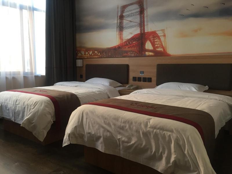 Thank Chain Baoshan District Yang Hang Town Hotel