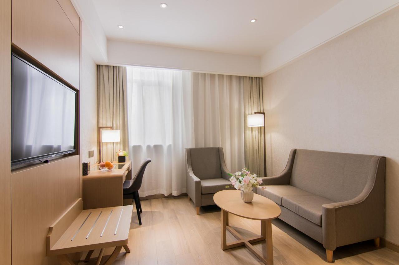 Yitel 4*