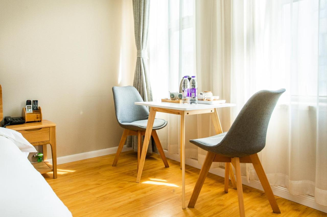 Hotel J